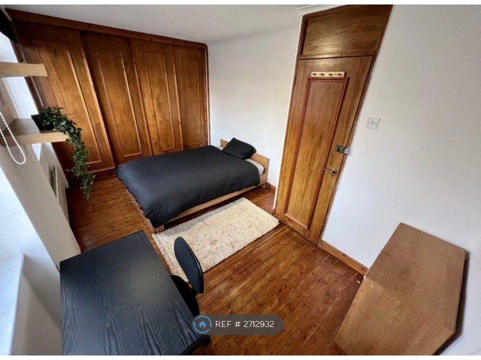 Property photo 3 of 10 Bedroom