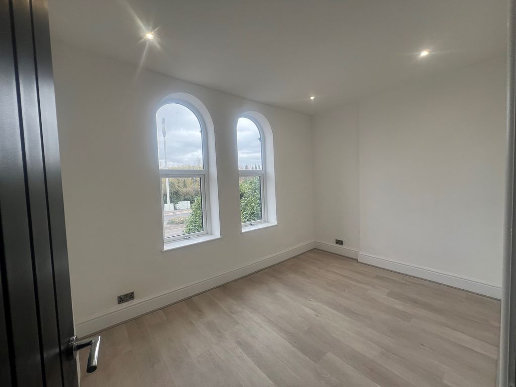 Property photo 1 of 4 Bedroom