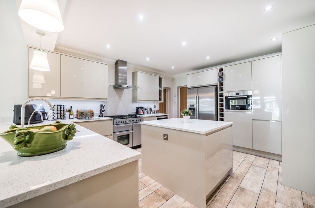 Additional image 7 of Something went wrong