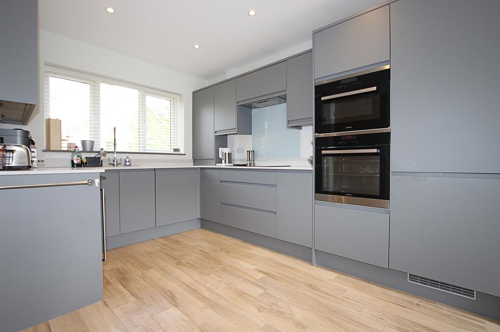 Property photo 3 of 17 Kitchen.Jpg