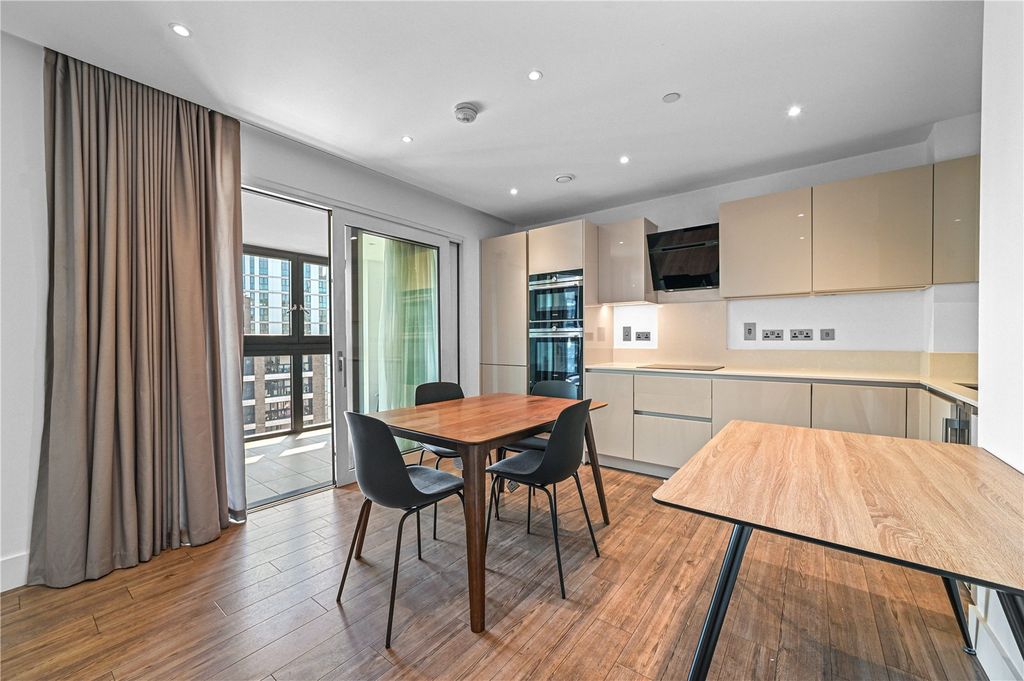 Property photo 2 of 15 Kitchen/Dining Area
