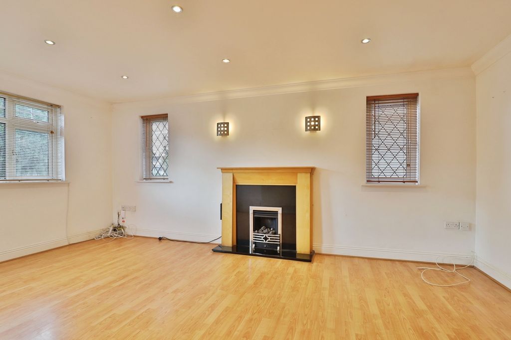 Property photo 3 of 17 Photo