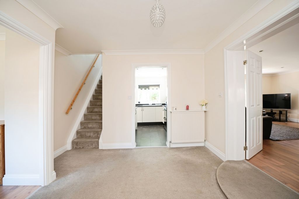 Property photo 2 of 17 Photo
