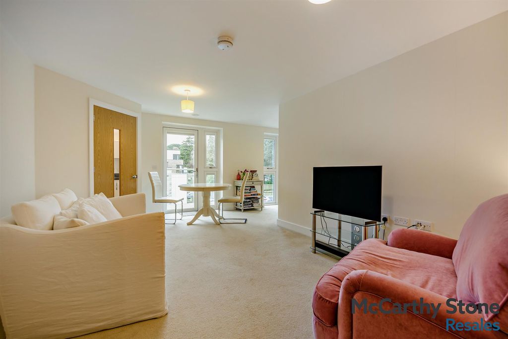 Property photo 2 of 50 8683834-Interior05-800.Jpg