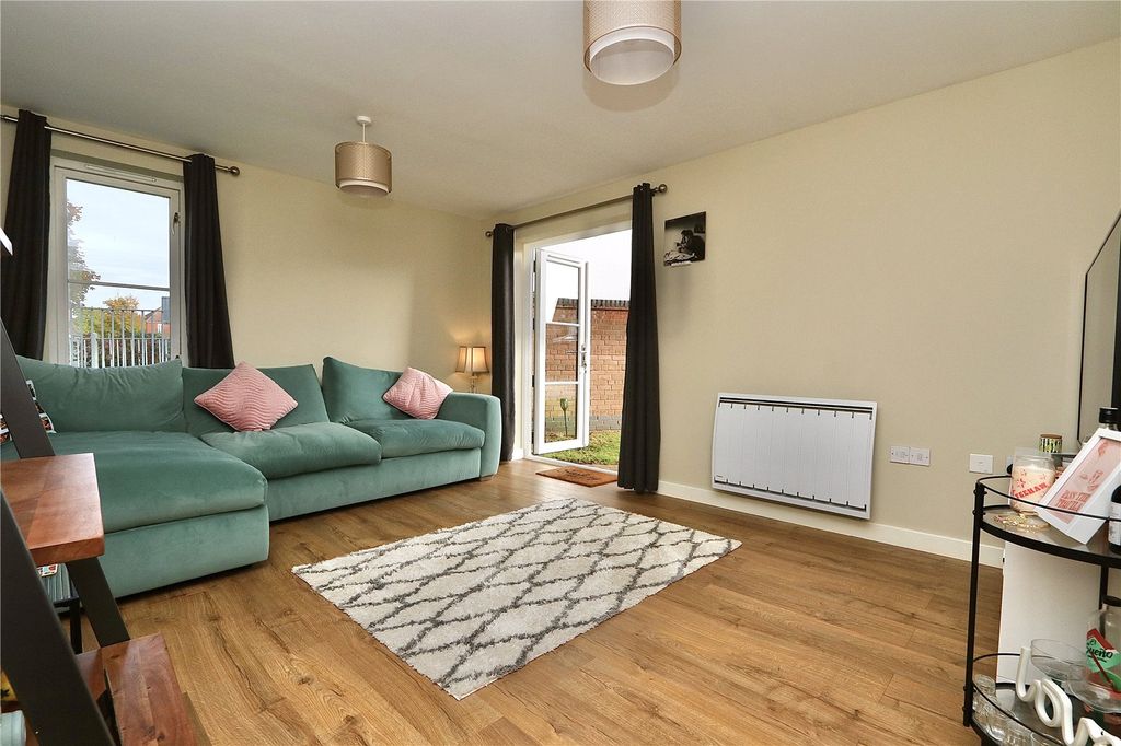 Property photo 3 of 19 Picture No. 01