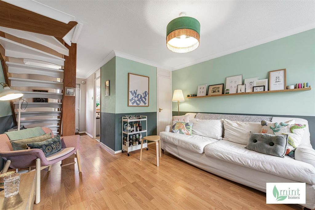 Property photo 2 of 30 Mint_Homes_-_15_Briar_Walk__5_.Jpg