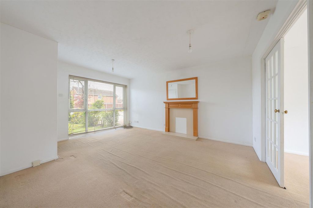 Property photo 2 of 14 Lounge