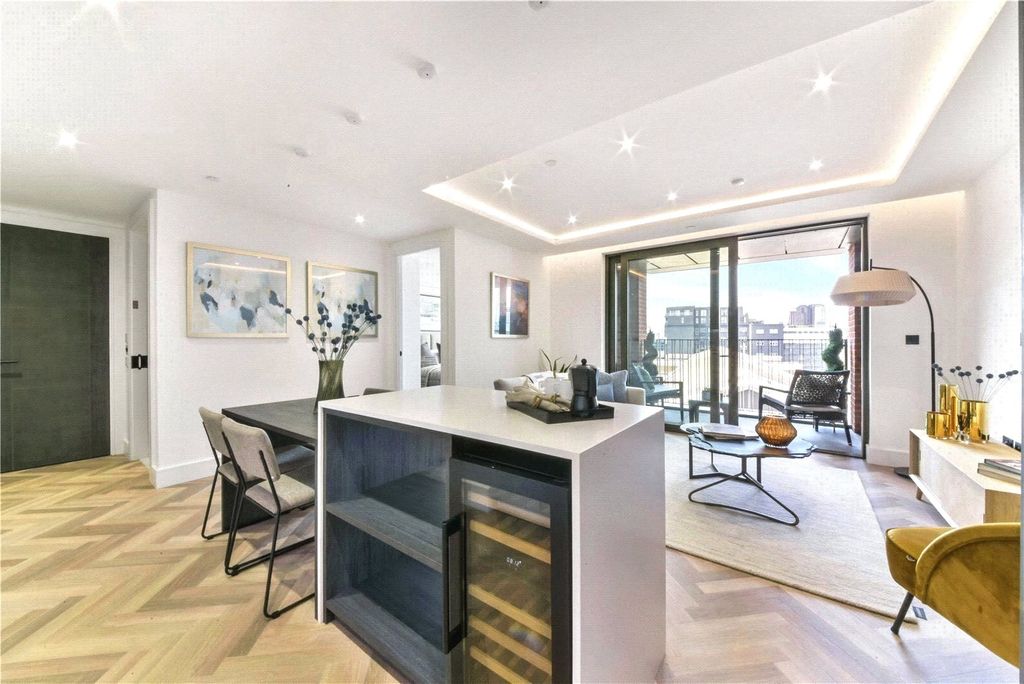 Property photo 1 of 9 32 Walton Clark Hous