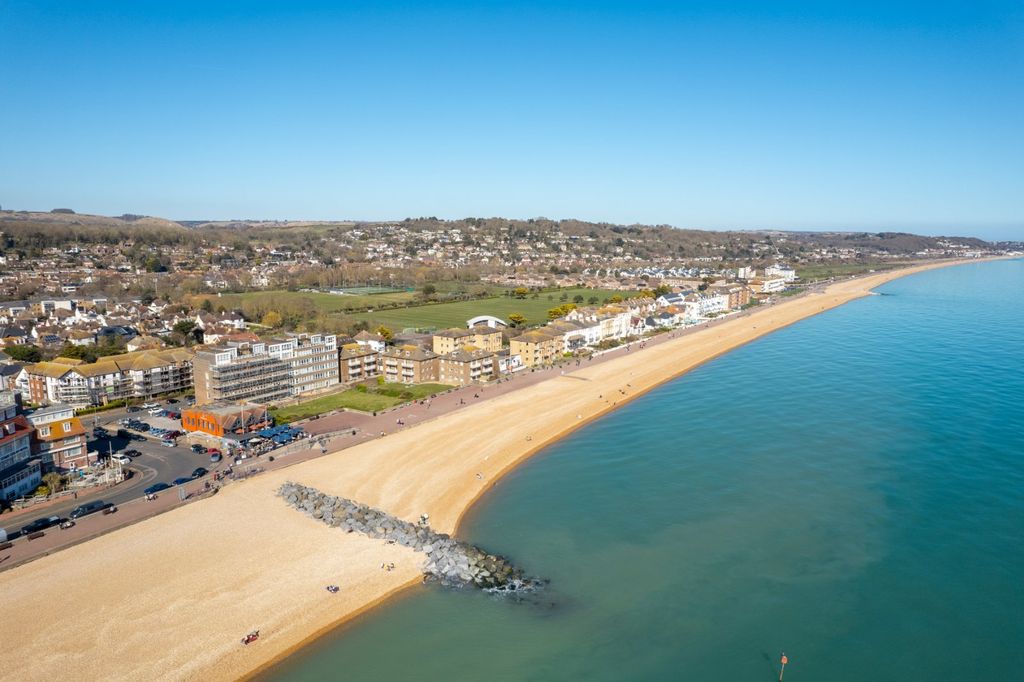 Property photo 1 of 22 Admirals Walk