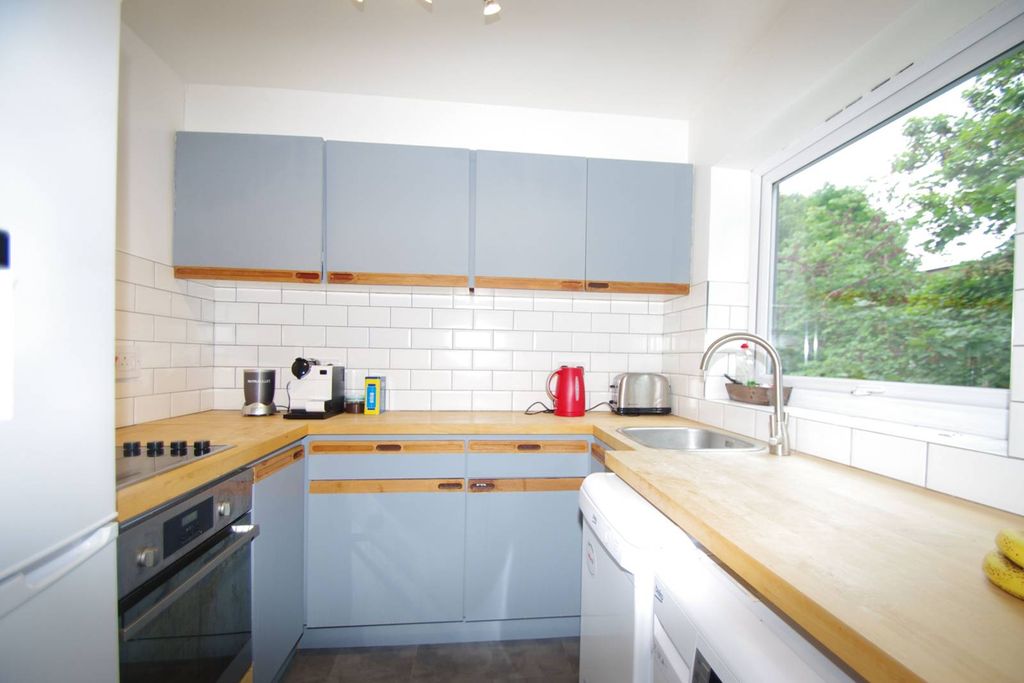 Property photo 1 of 5