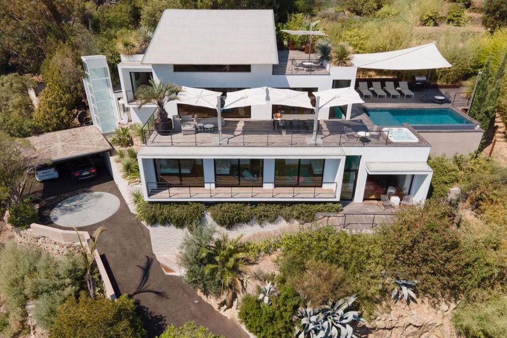 Property photo 3 of 61