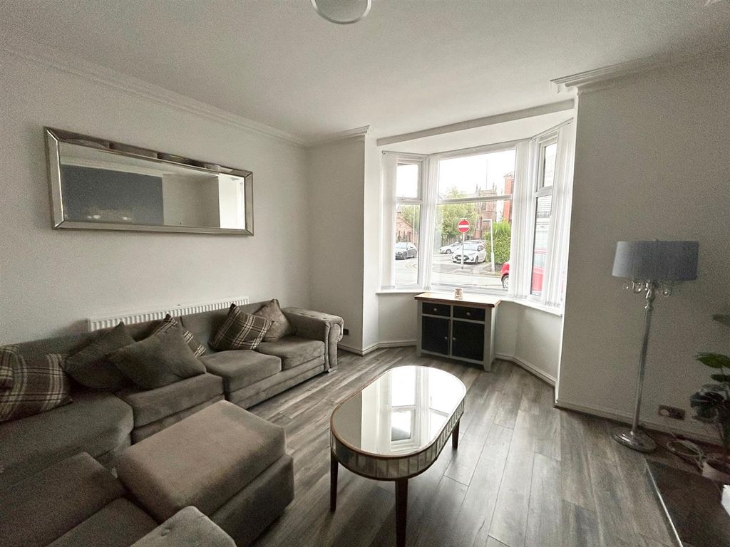 Property photo 2 of 10 Lounge.Jpg