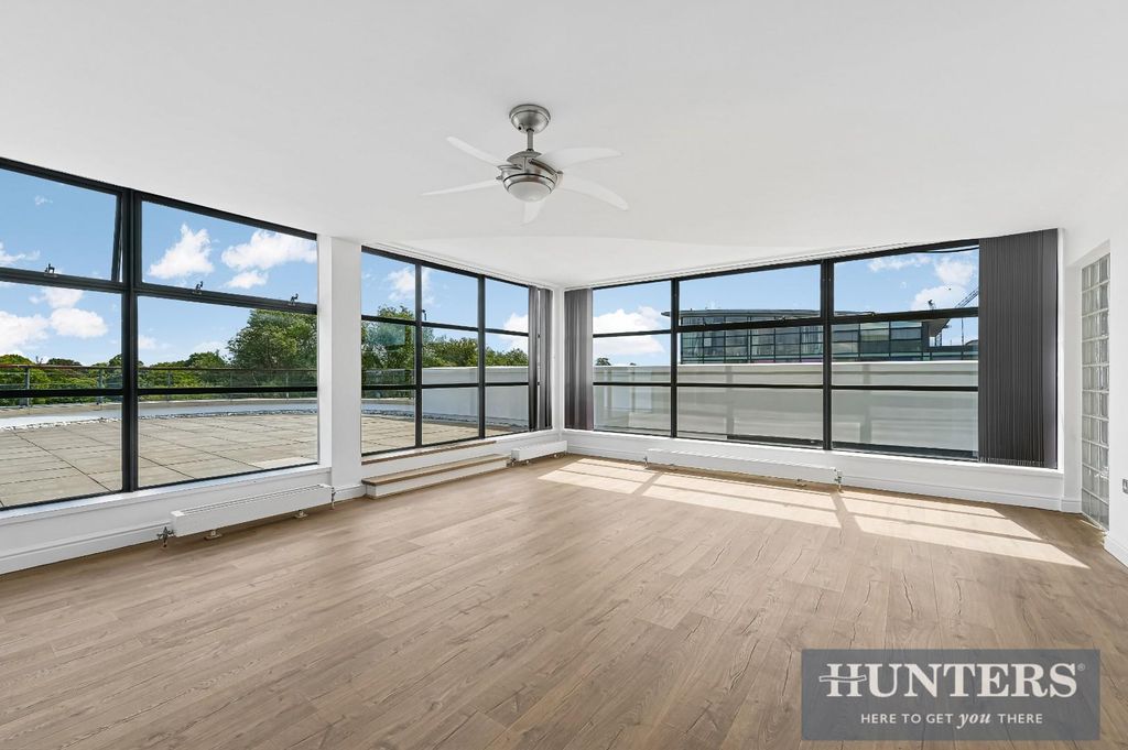 Property photo 2 of 14 Goat Wharf-1.Jpg
