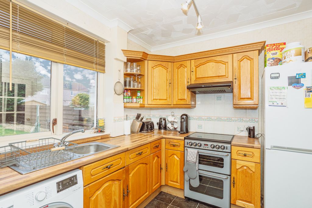 Property photo 3 of 25 Kitchen