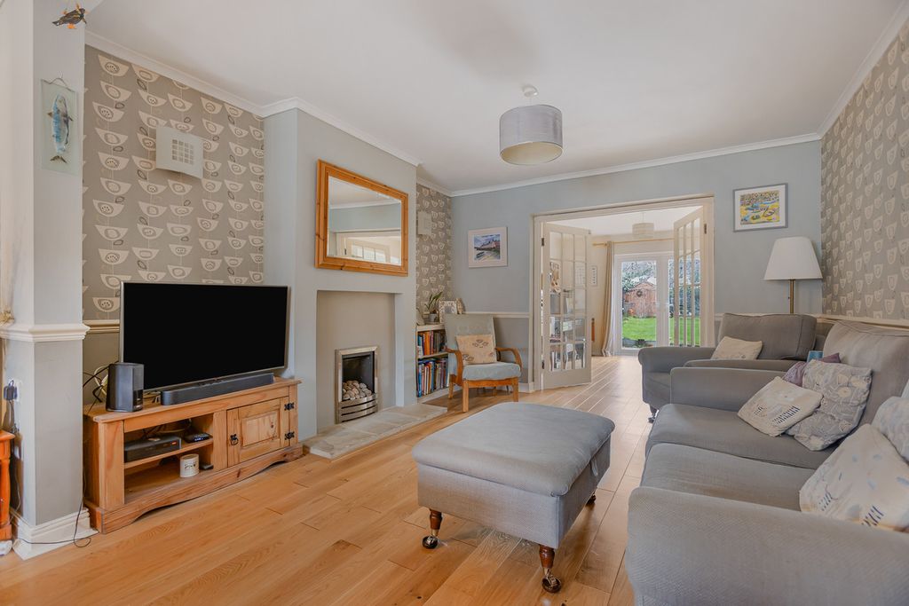 Property photo 2 of 40