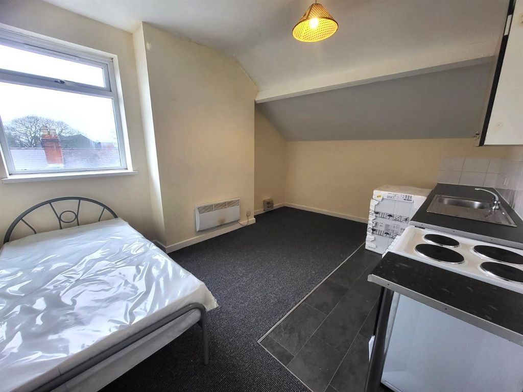 Property photo 2 of 5 Studio Pic 1