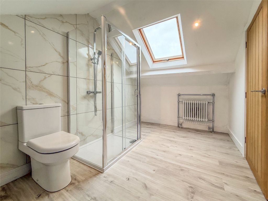 Property photo 3 of 28 En-Suite