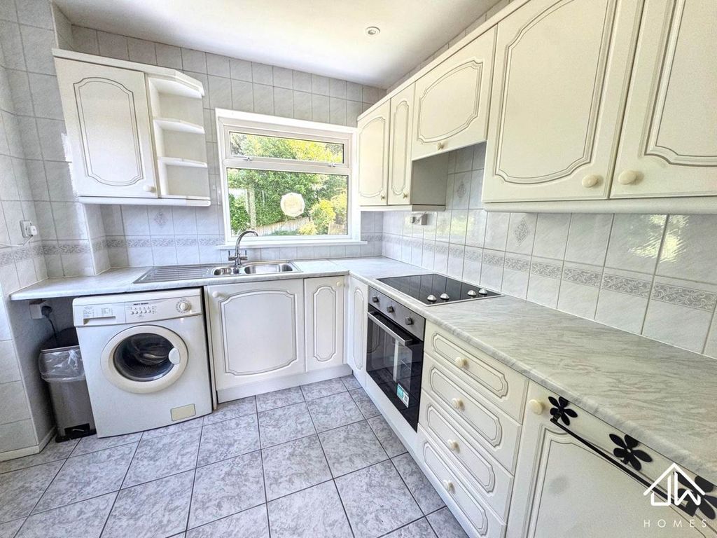 Property photo 2 of 12 Kitchen