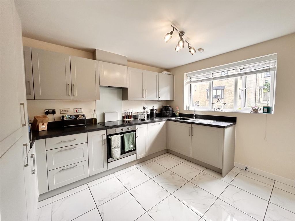 Property photo 3 of 18 Kitchen 2.Jpg