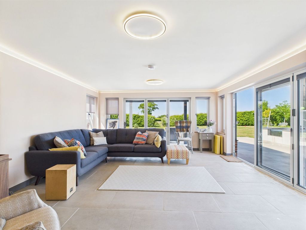 Property photo 3 of 28