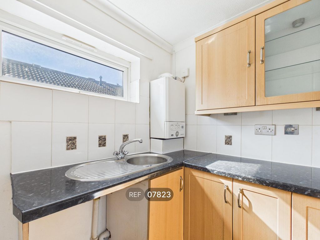 Property photo 2 of 10 Kitchen