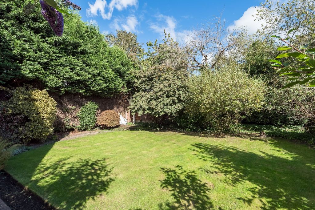 Property photo 2 of 11