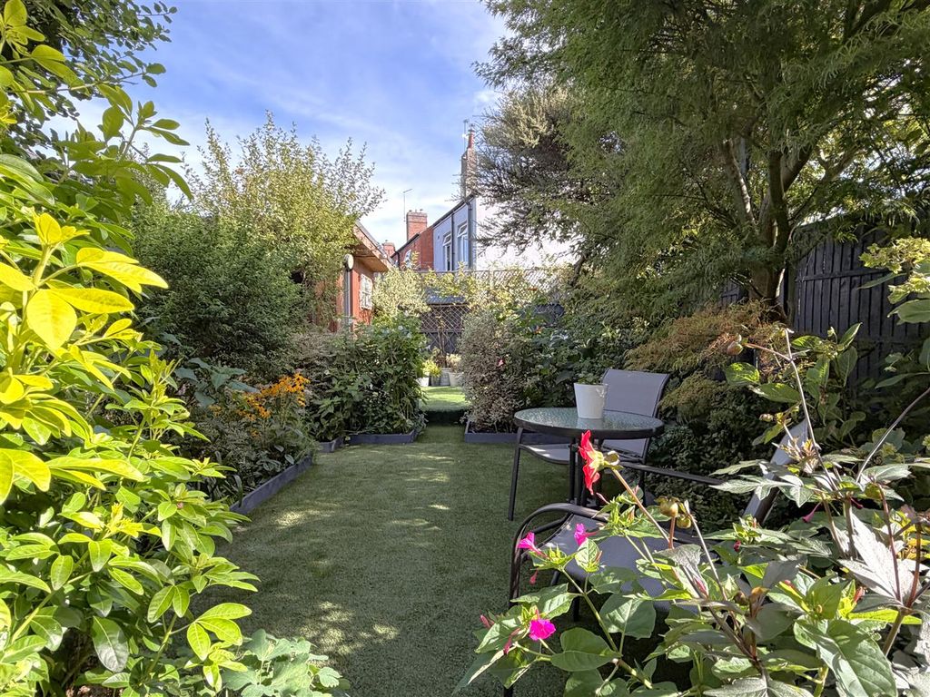 Property photo 3 of 24 Lovely Private Garden 519
