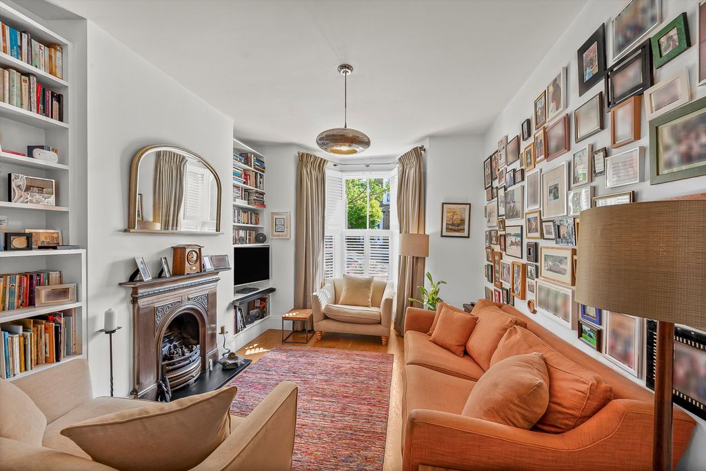 Property photo 2 of 17 Image