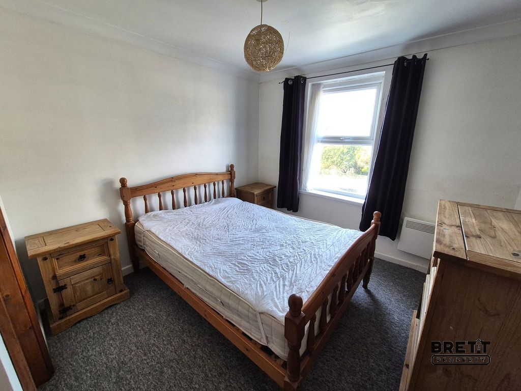 Property photo 3 of 5 Bedroom