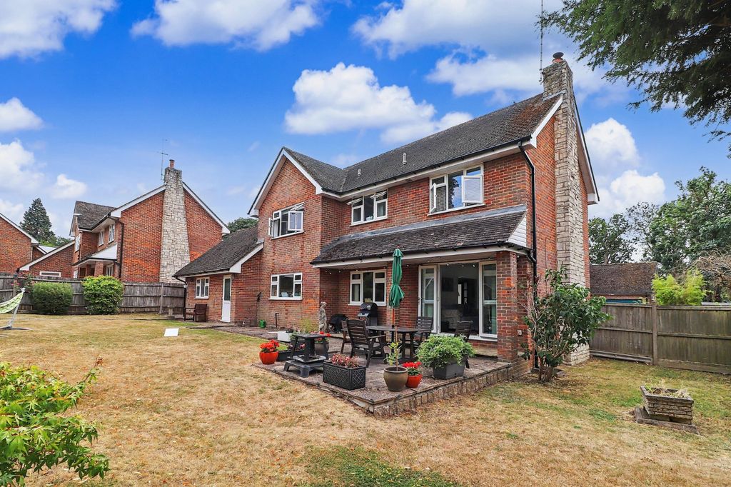 Property photo 2 of 23 Picture No. 27