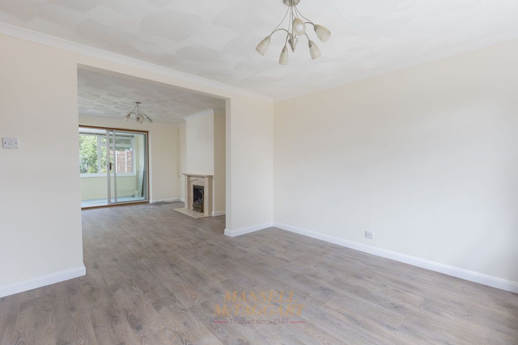 Property photo 3 of 27