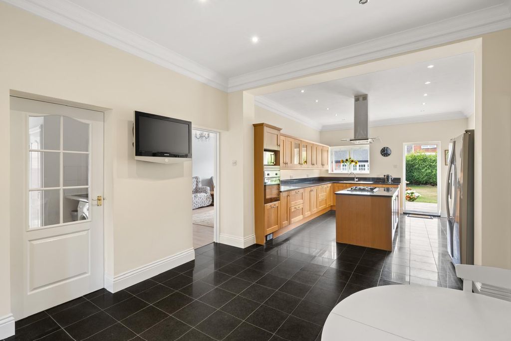 Property photo 2 of 20 Kitch 2.Jpeg