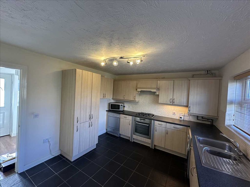 Additional image 5 of 3 bed semi-detached house to rentLaurel Way, Scunthorpe, Scunthorpe DN17