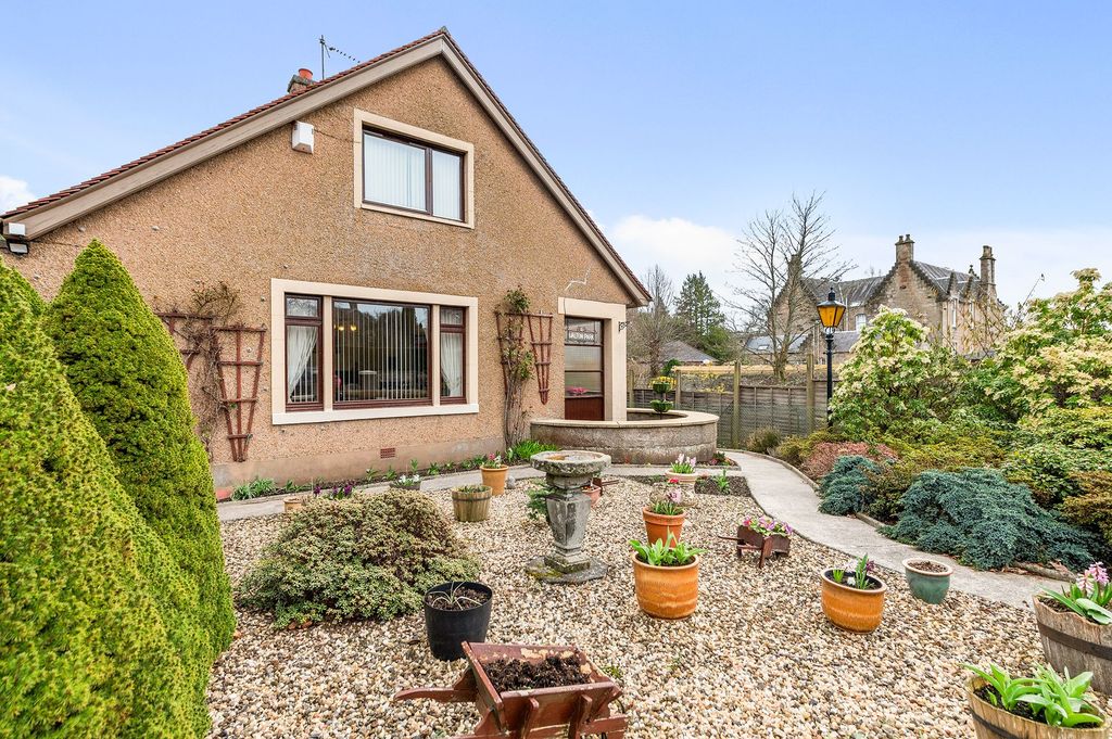 Property photo 2 of 21