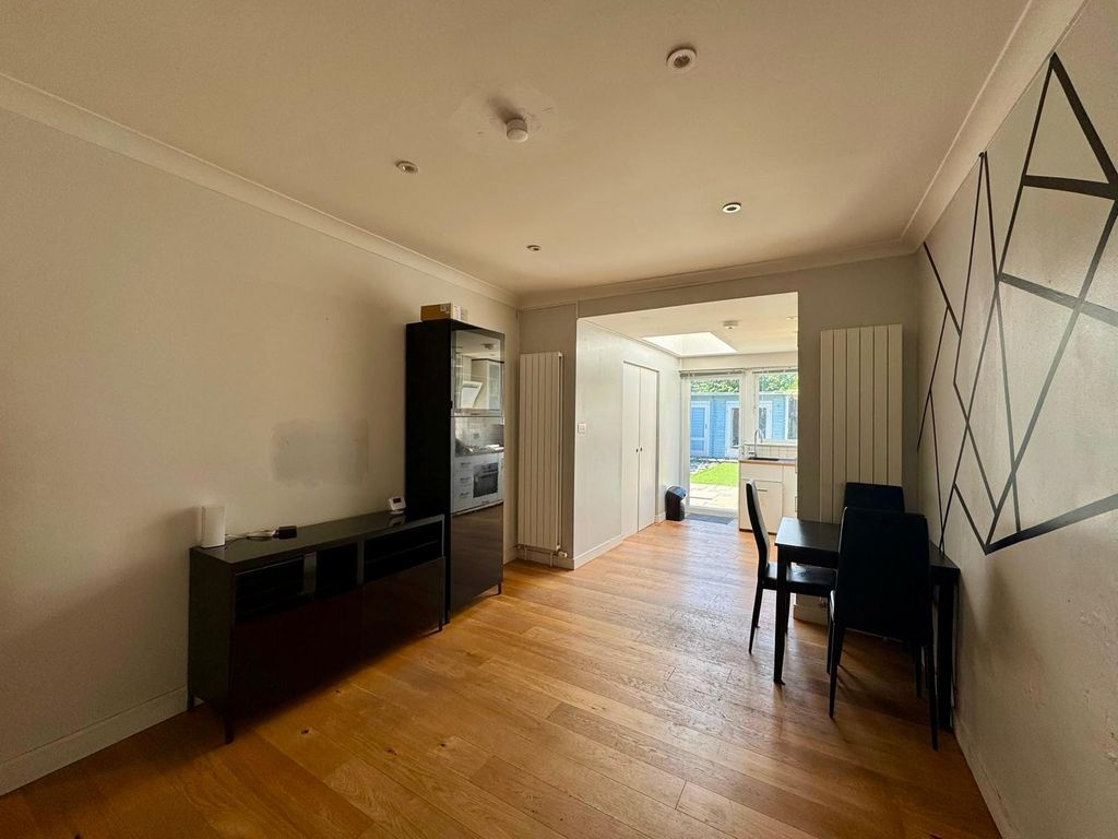 Property photo 3 of 14 82 Maybank Avenue (5)
