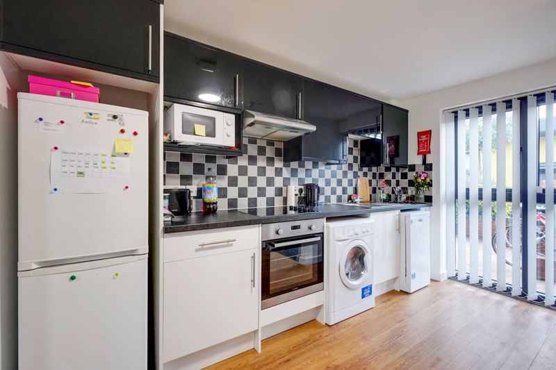 Property photo 3 of 8 Photo 4