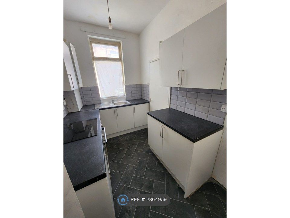 Property photo 2 of 5 Kitchen