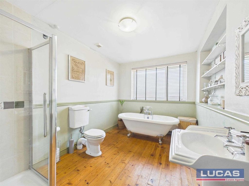Property photo 3 of 26
