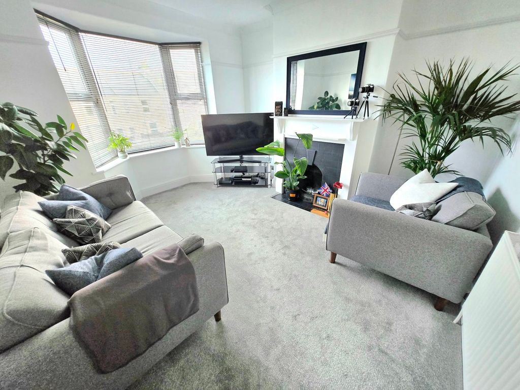 Property photo 2 of 25