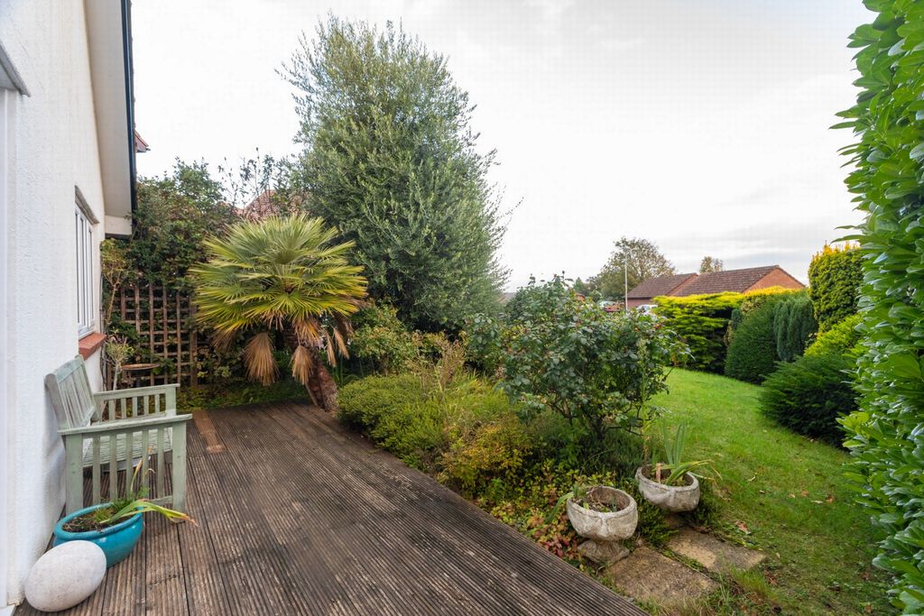 Property photo 2 of 22 Gardens