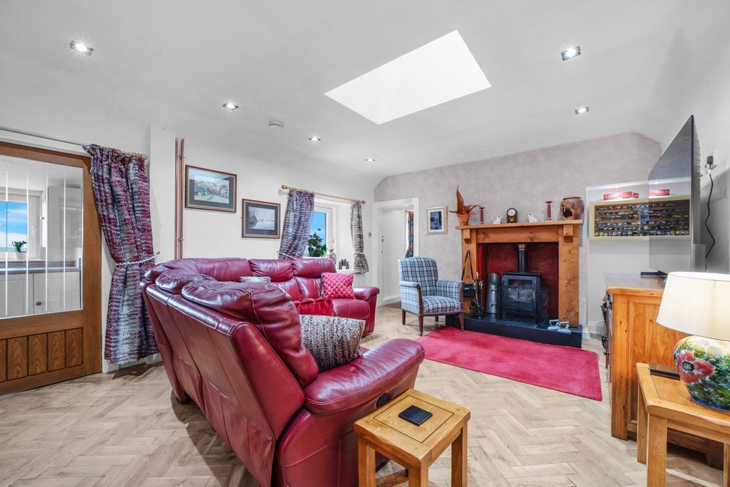 Property photo 3 of 30