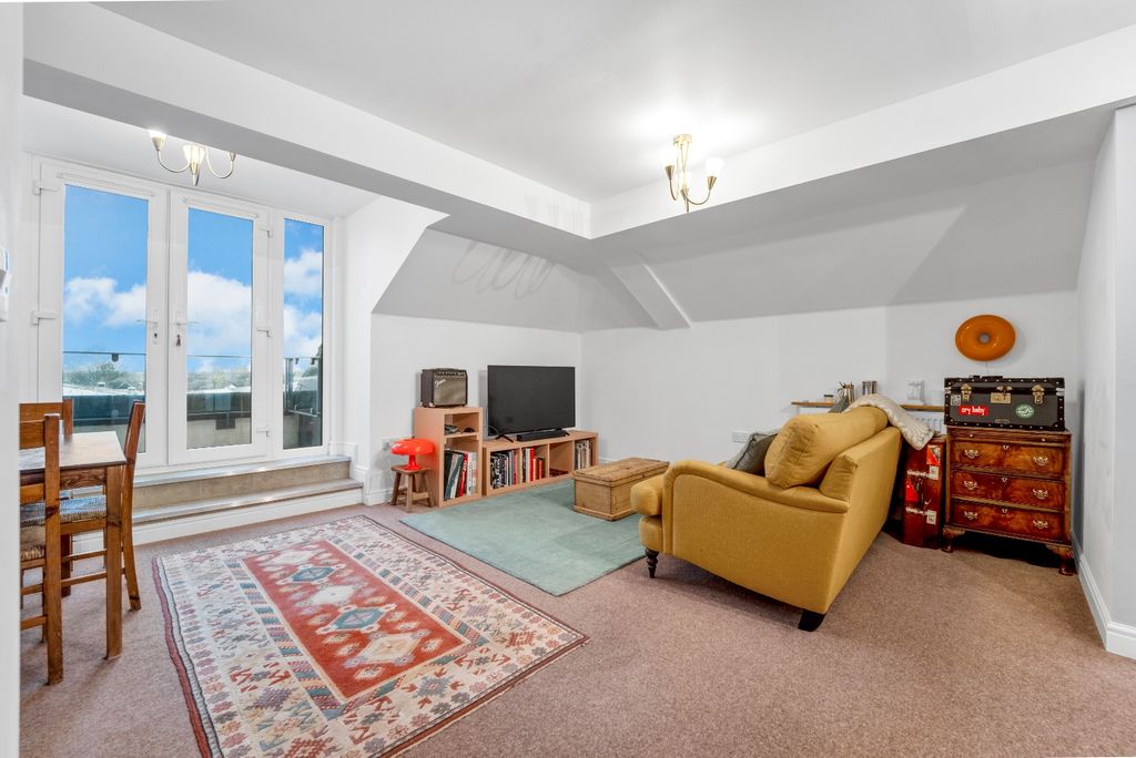 Property photo 1 of 16 2033082