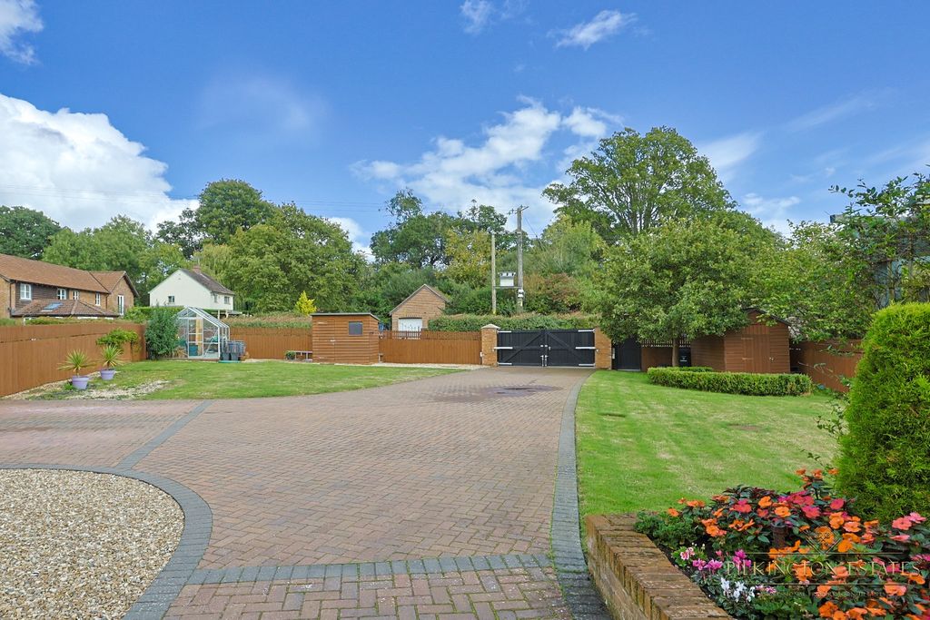 Property photo 3 of 26 4458392