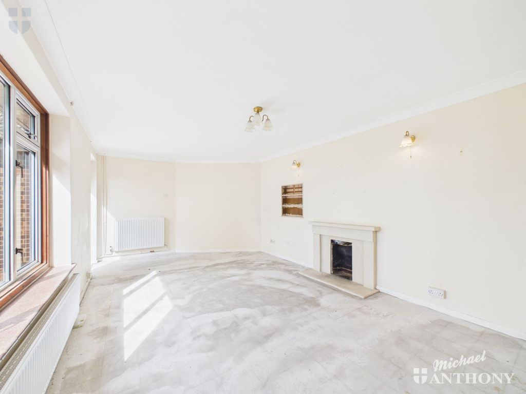 Property photo 2 of 22 Cam03218G0-Pr0984-Still007