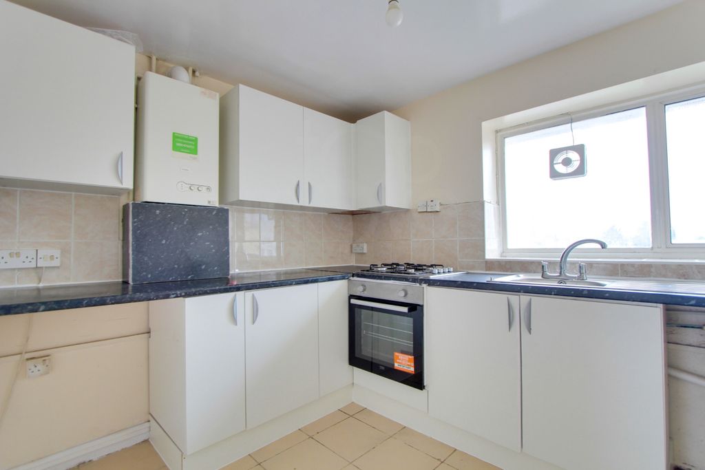 Property photo 3 of 7 Photo 6