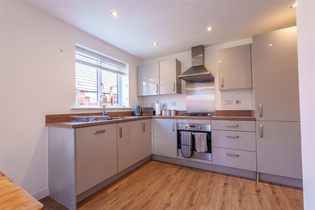 Property photo 3 of 46
