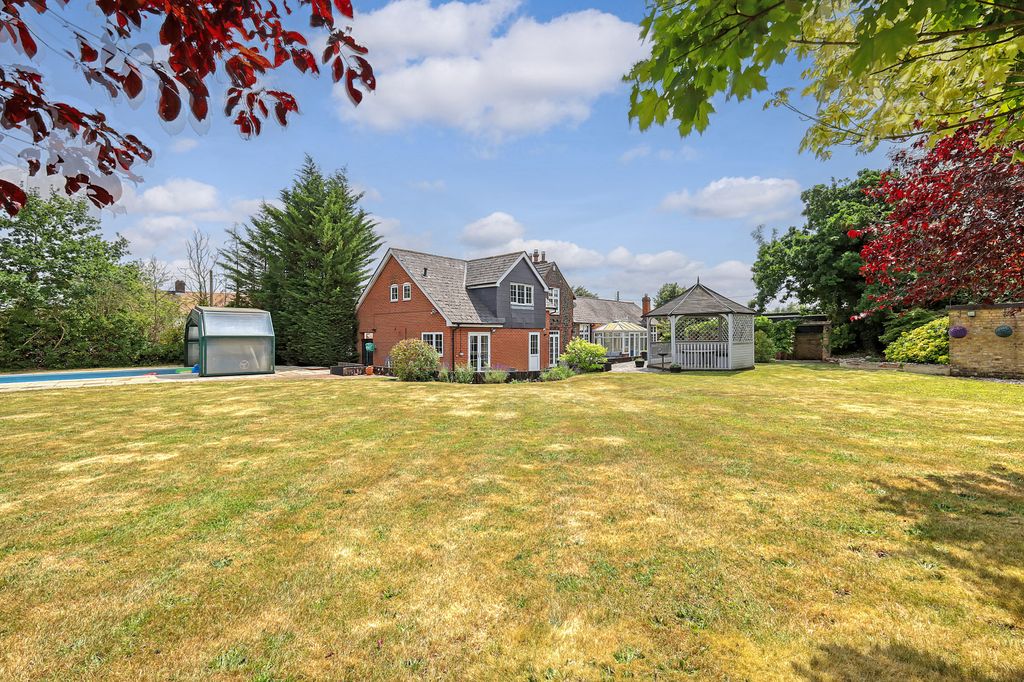 Property photo 1 of 34 Picture No. 43