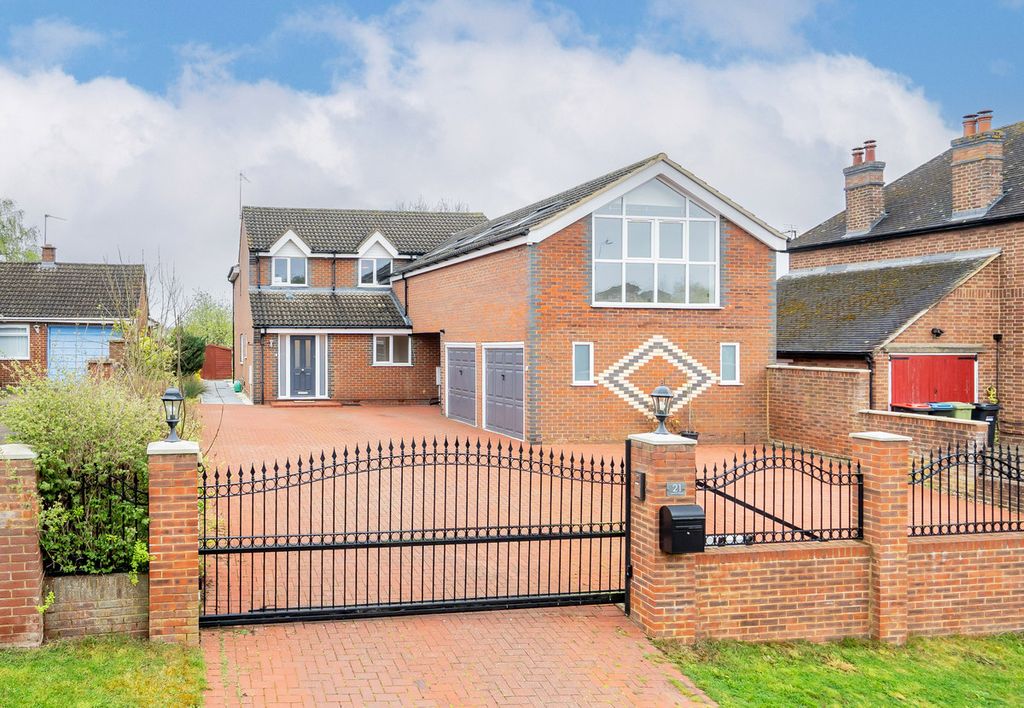 Property photo 1 of 37