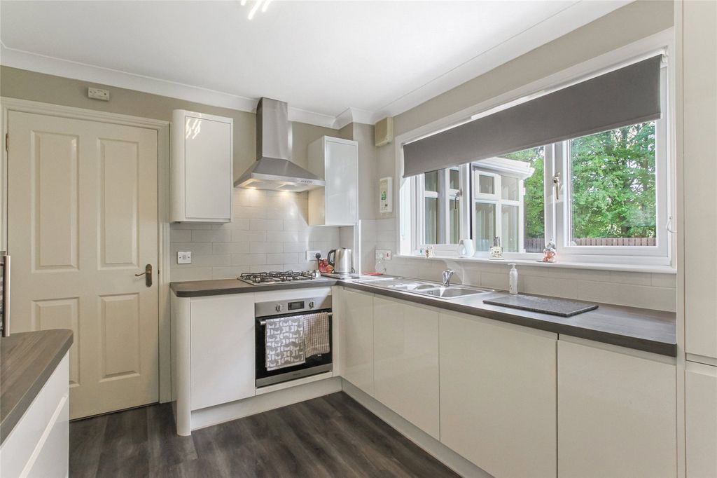 Property photo 2 of 24 Picture No. 15