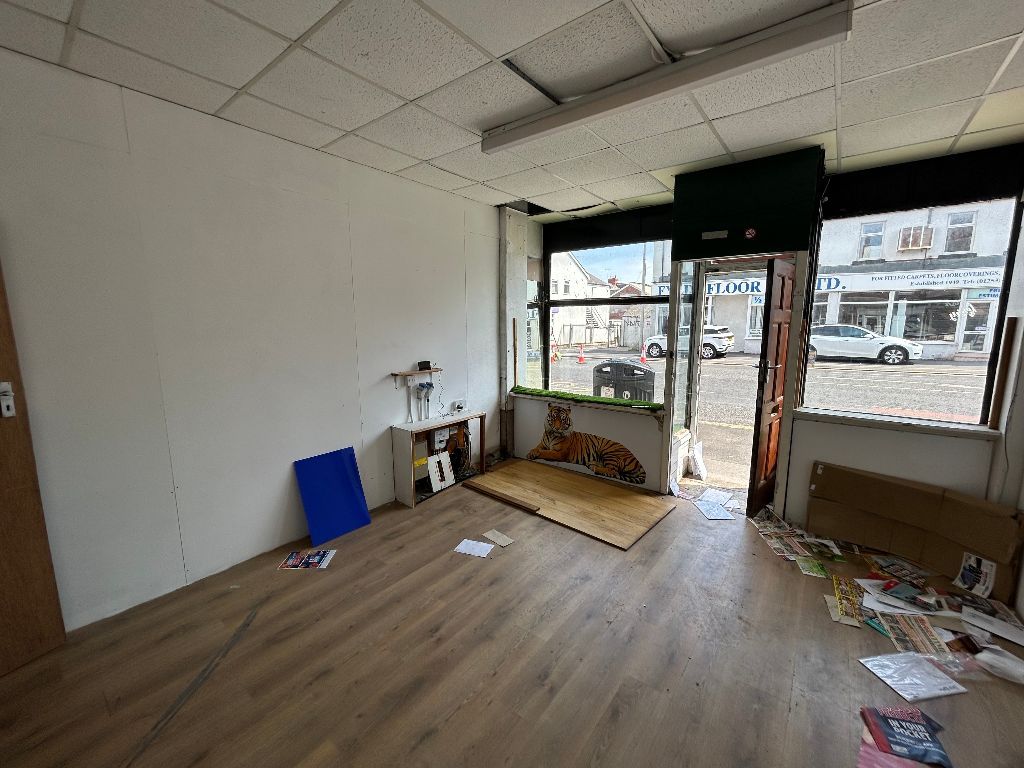 Property photo 2 of 10 Shop Front